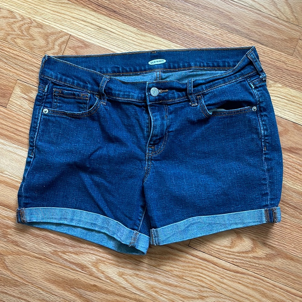 LAST CHANCE! 🎈OLD NAVY Women’s Cuffed Medium Wash Denim Shorts, Size 6